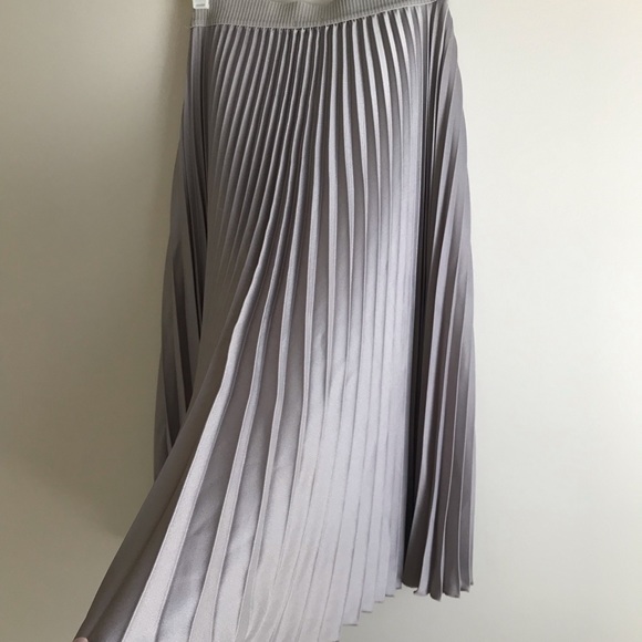 H&M NWT Pleated Skirt - Picture 9 of 10
